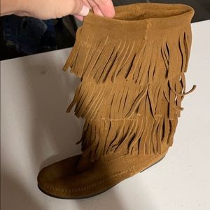 Minnetonka books girls youth size 8